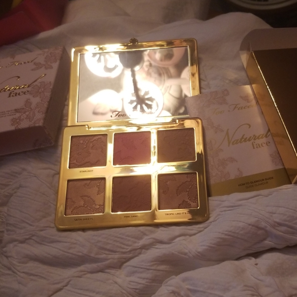 Too Faced Natural face pallet. Smells amazing!